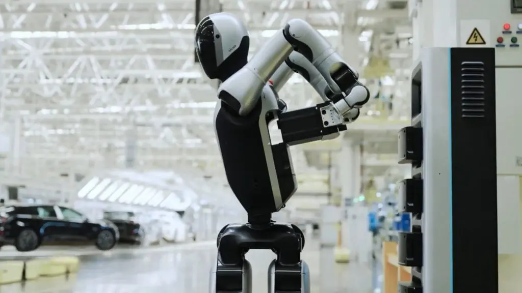 UBTECH Walker S2 humanoid robot self battery swap
