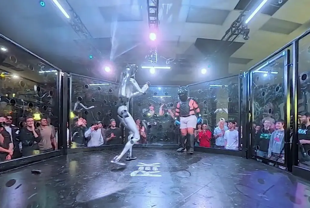 Social media star Frankie LaPenna fights REK's Unitree H2 humanoid robot dressed as the Predator